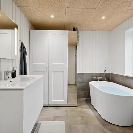 Lækkert Hjem I Med Jacuzzi